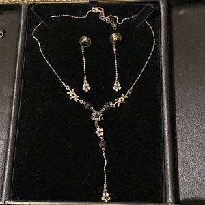 Necklace and earring set